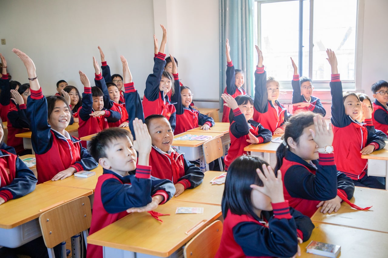 天津高校大学生记者走进乐竞（中国）公益小学开展“书香悦读，筑梦成长”活动